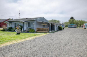 Americana Cottage 2-Bed by the Sea w fireplace